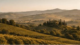 Colline della Valle d'Itria con casale e ulivi